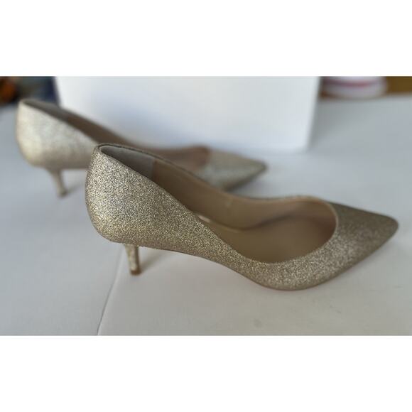Badgley Mischka Shoes - NWOT Jewel Badgley Mischka Royalty Pumps Gold Glitter Size 7